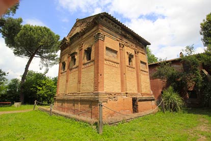 Il Mausoleo di Annia Regilla al Parco della Caffarella